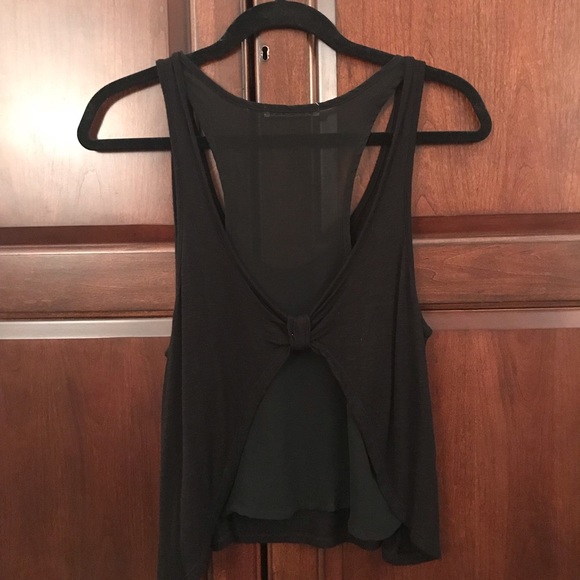 Black tank top with cute bow in back - Picture 3 of 4